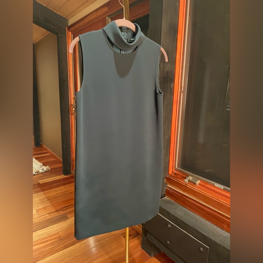 Theory dress, mini, green, polyester blend size 0, brand new never worn.
